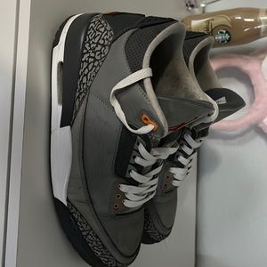 Jordan 3 Retro
Cool Grey
